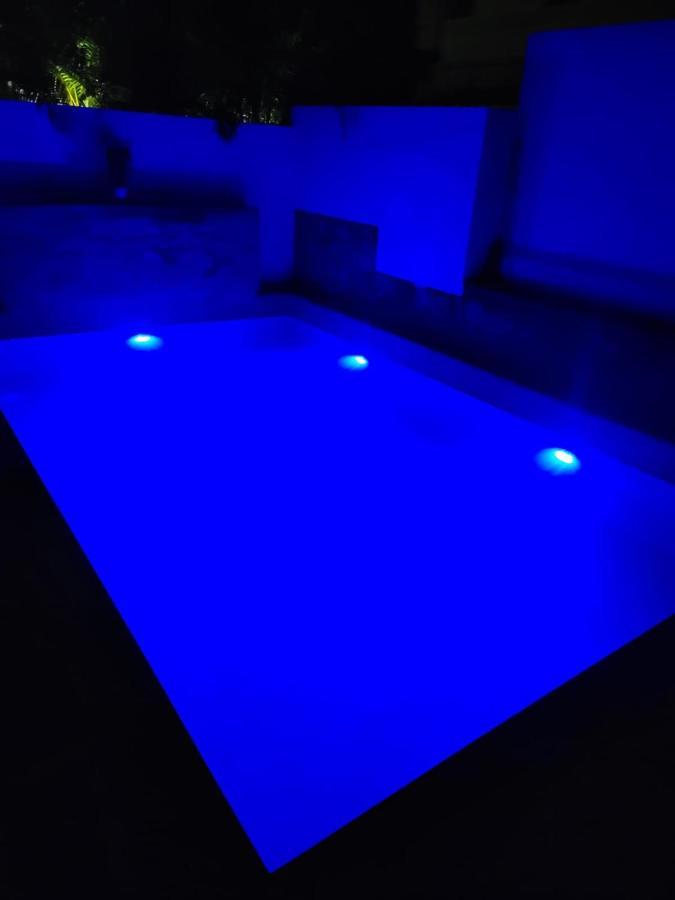 The Perfect Stays Para Disco Big Pool Cricket Turf Villa Lonavala Kültér fotó