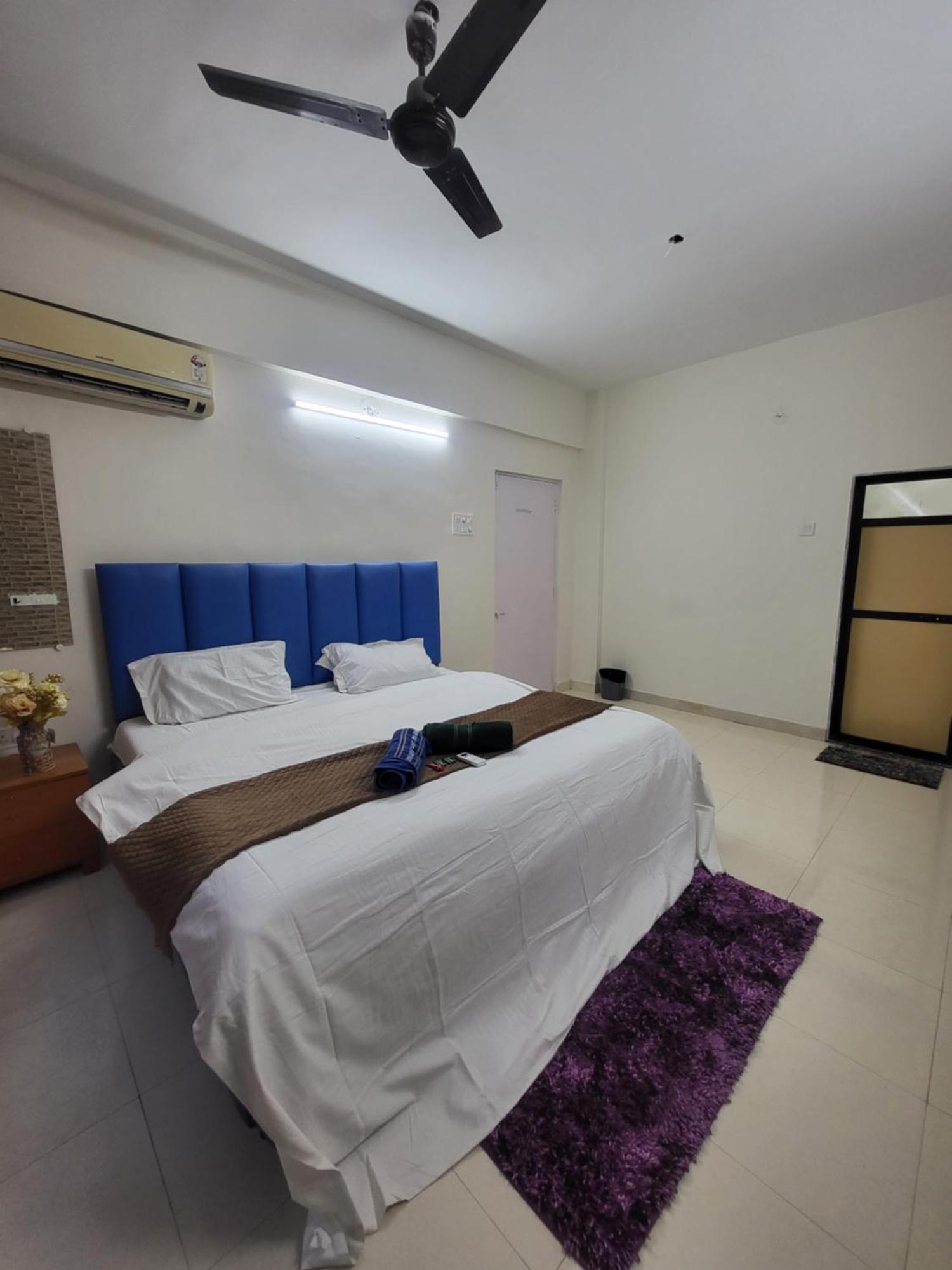 The Perfect Stays Para Disco Big Pool Cricket Turf Villa Lonavala Kültér fotó