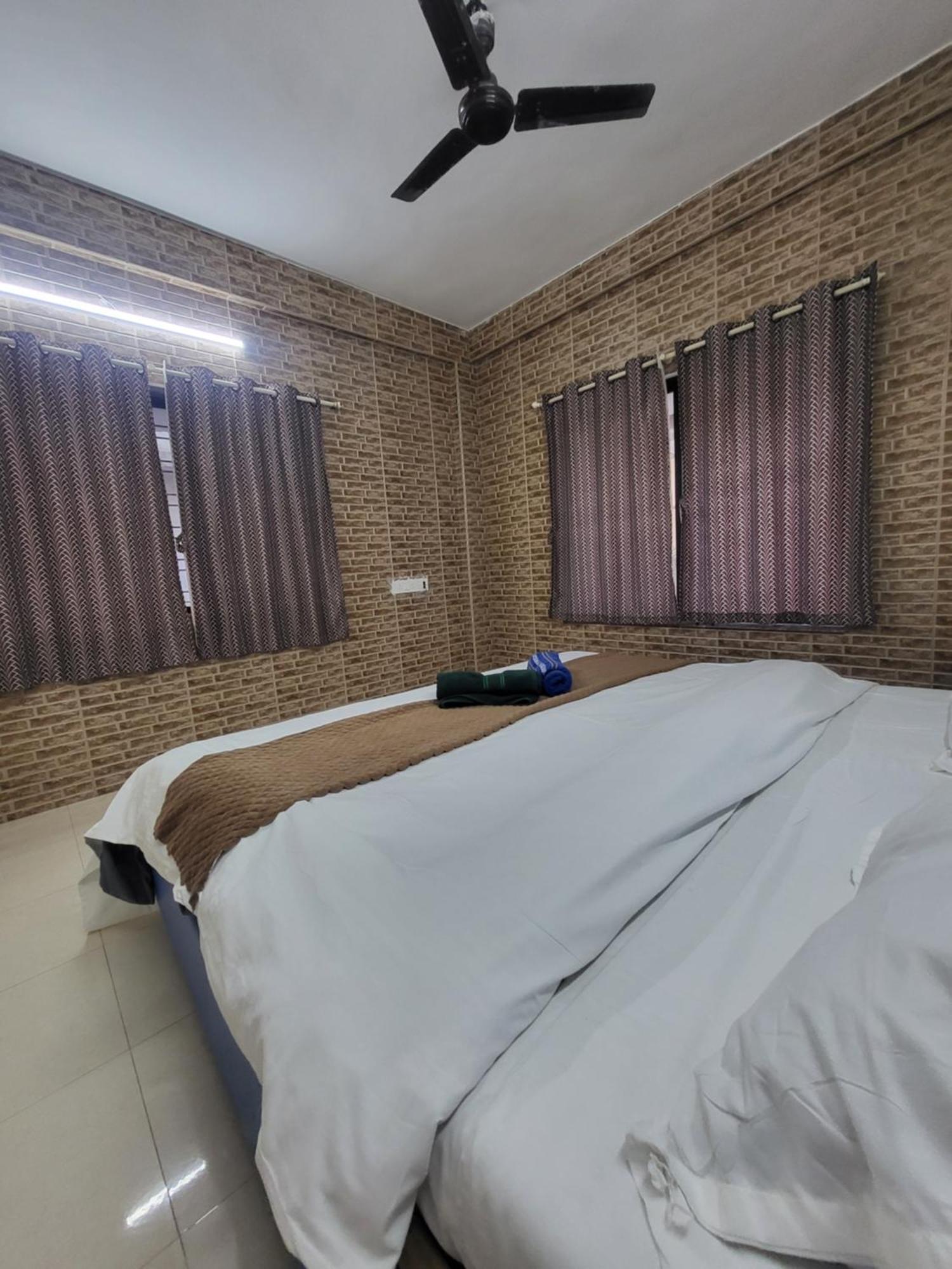 The Perfect Stays Para Disco Big Pool Cricket Turf Villa Lonavala Kültér fotó