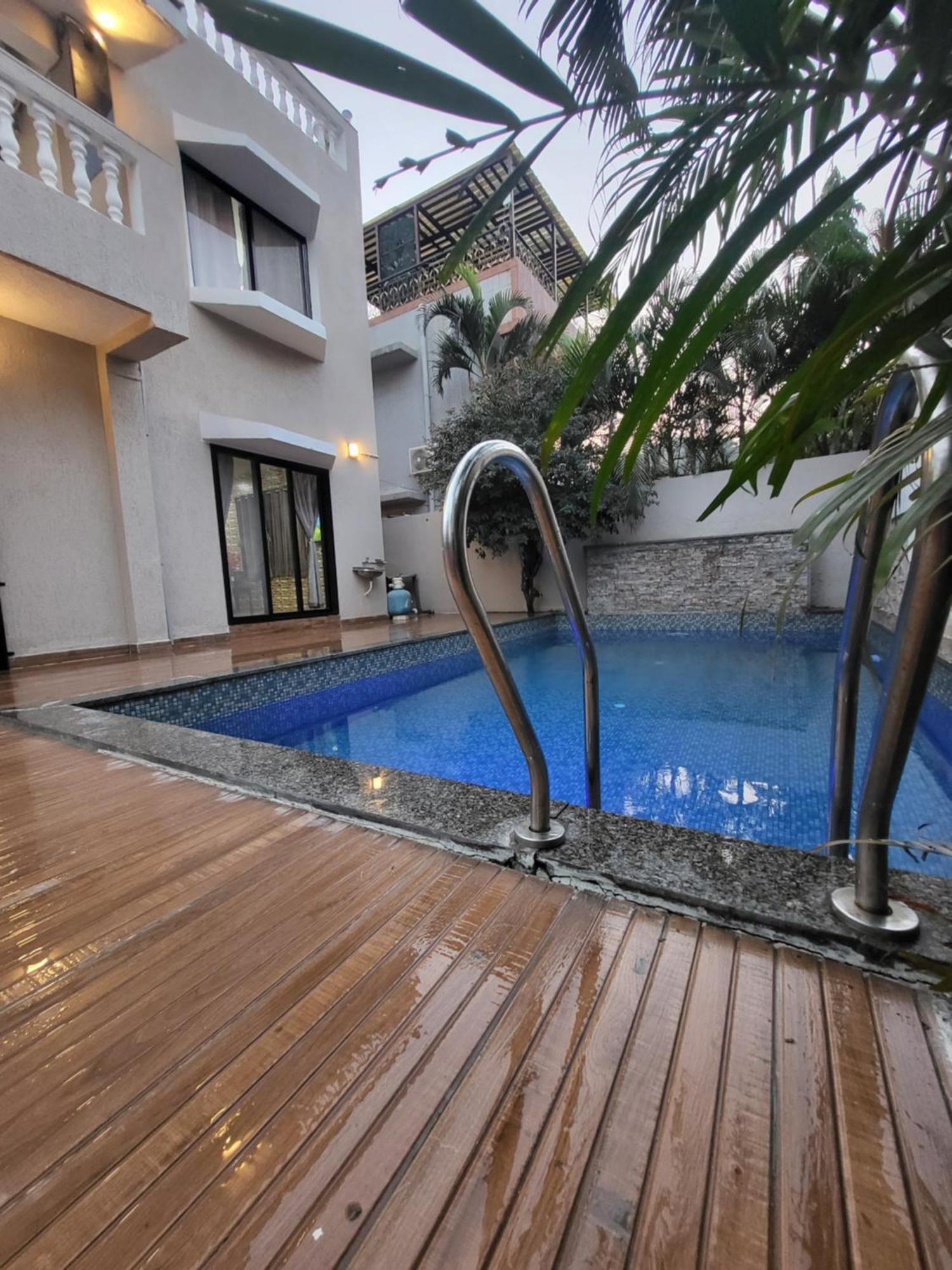 The Perfect Stays Para Disco Big Pool Cricket Turf Villa Lonavala Kültér fotó