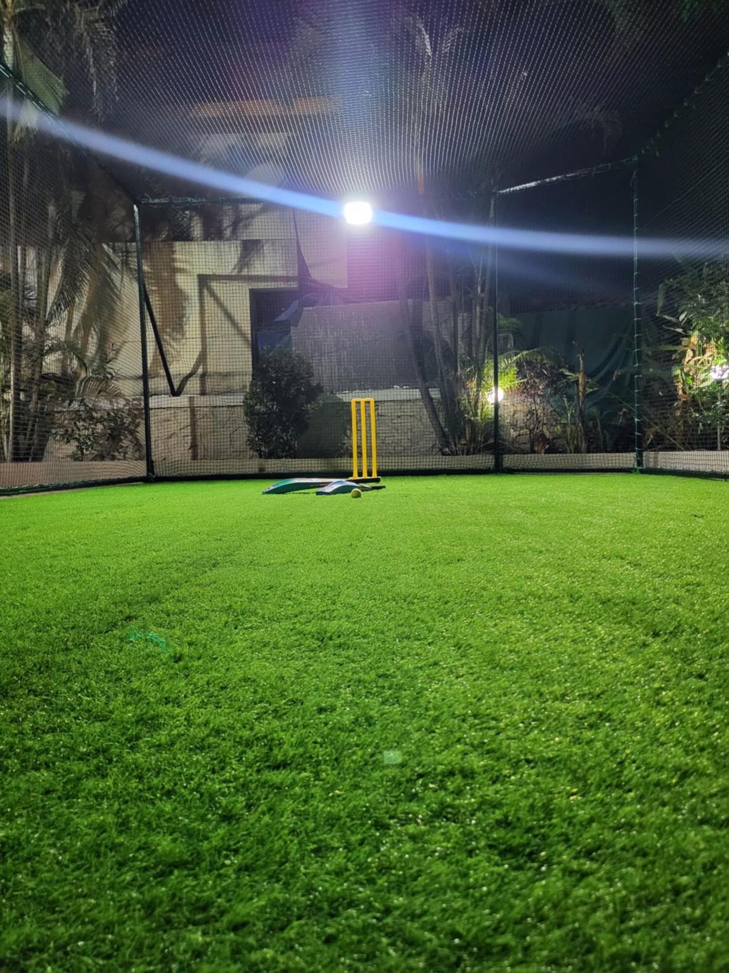 The Perfect Stays Para Disco Big Pool Cricket Turf Villa Lonavala Kültér fotó