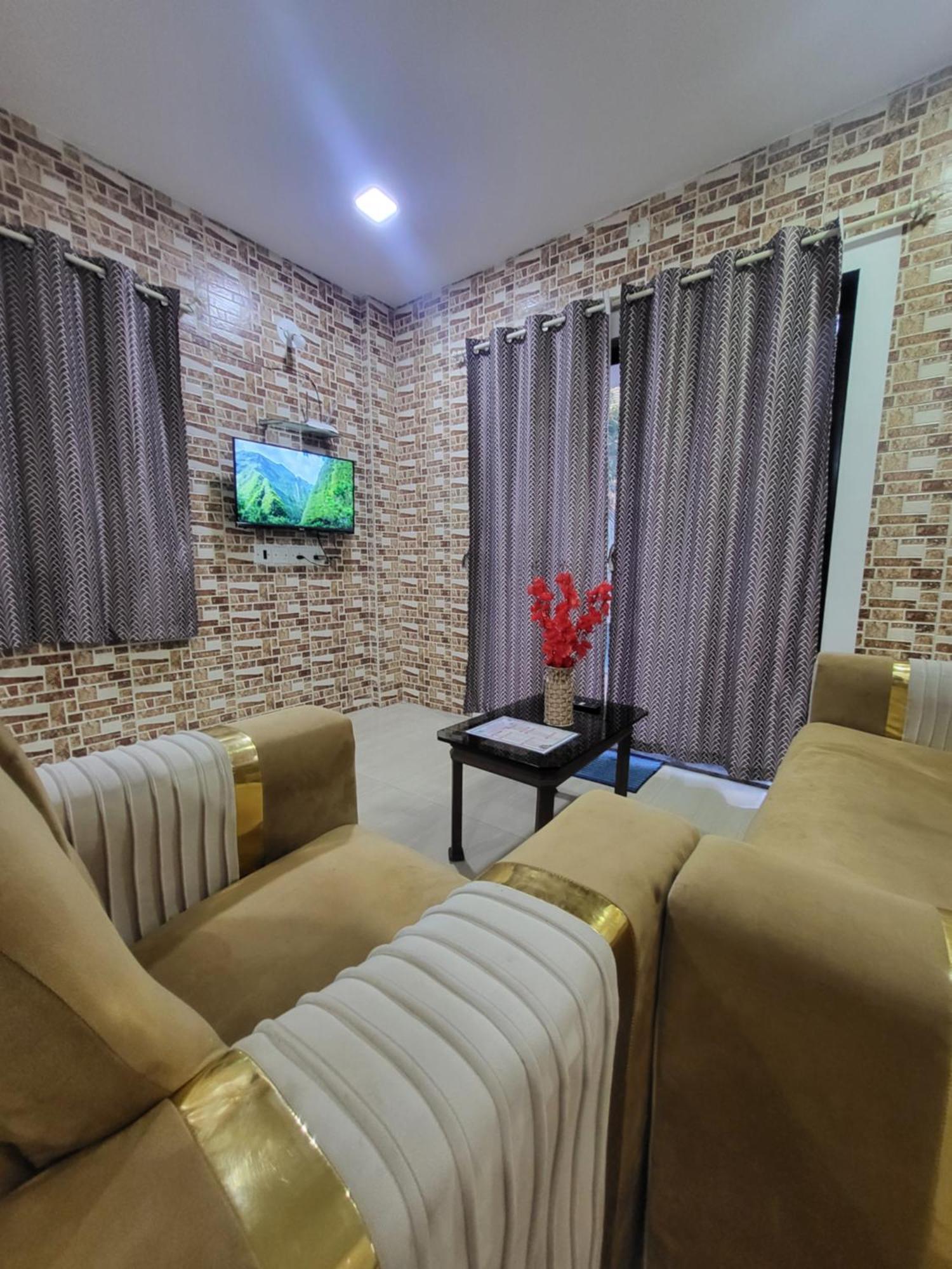 The Perfect Stays Para Disco Big Pool Cricket Turf Villa Lonavala Kültér fotó