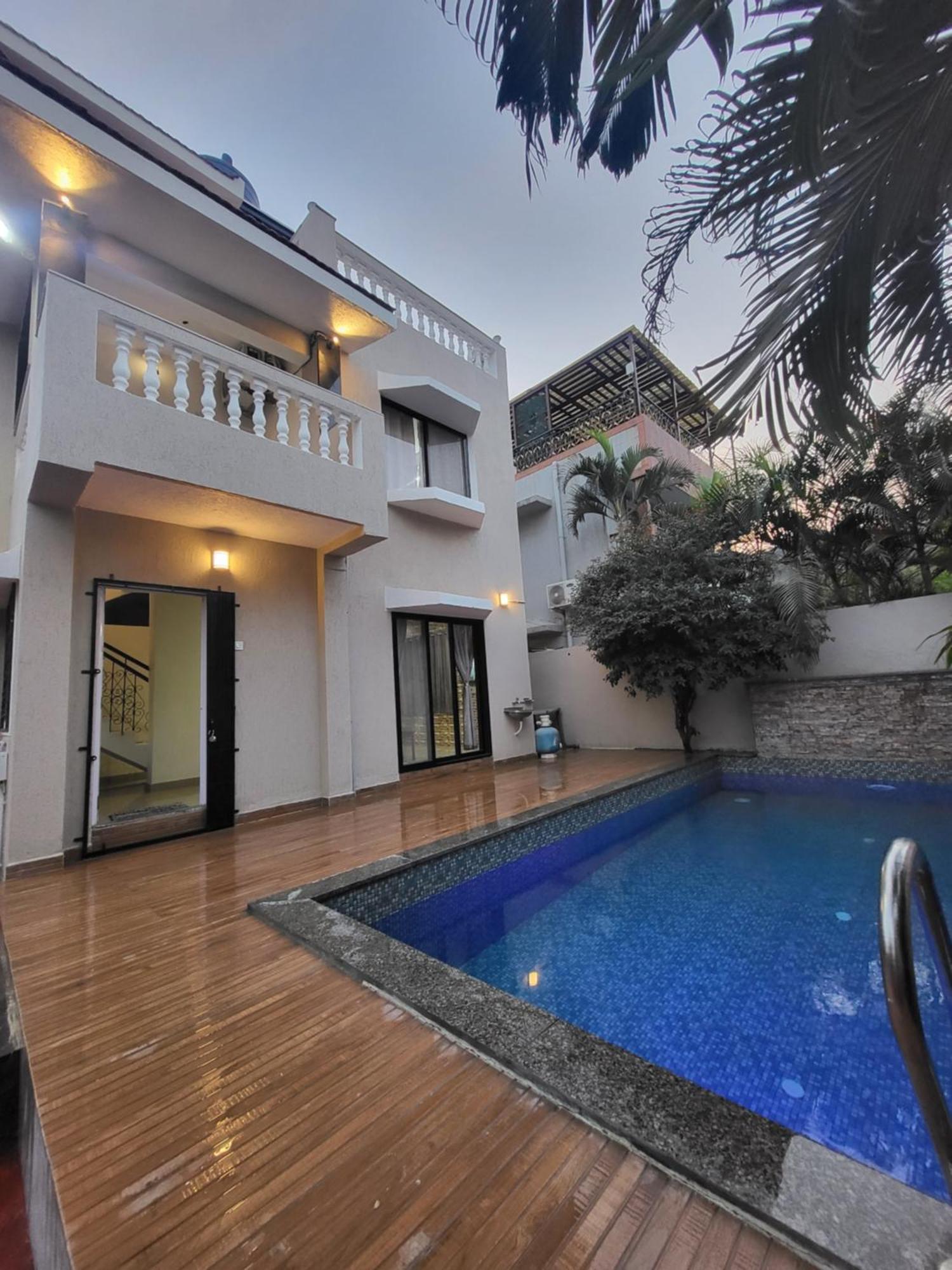 The Perfect Stays Para Disco Big Pool Cricket Turf Villa Lonavala Kültér fotó