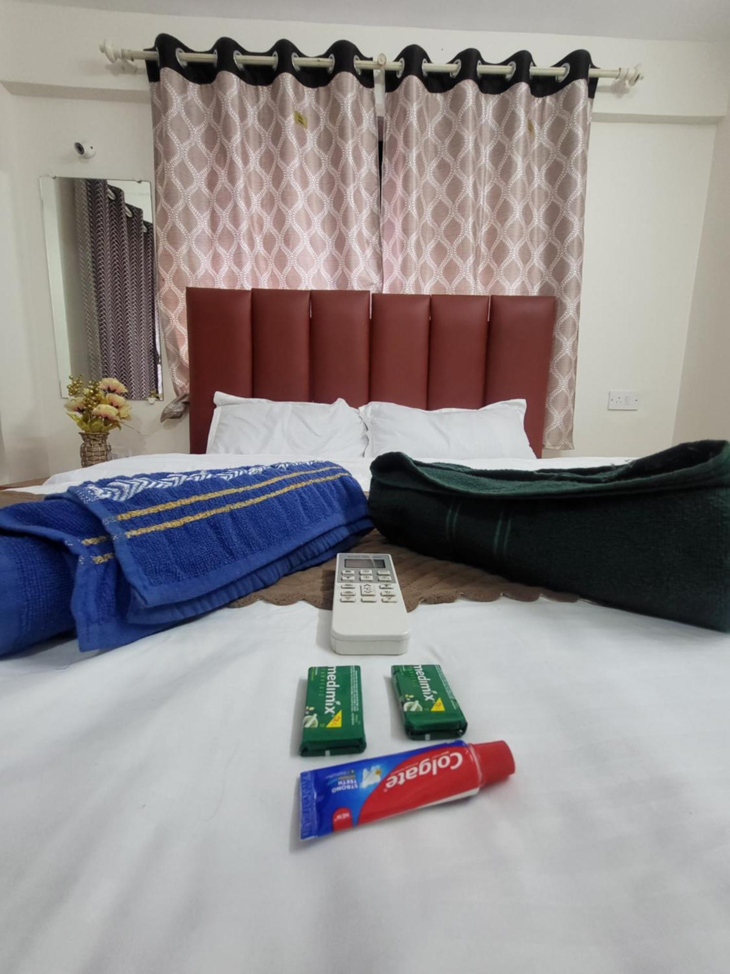 The Perfect Stays Para Disco Big Pool Cricket Turf Villa Lonavala Kültér fotó
