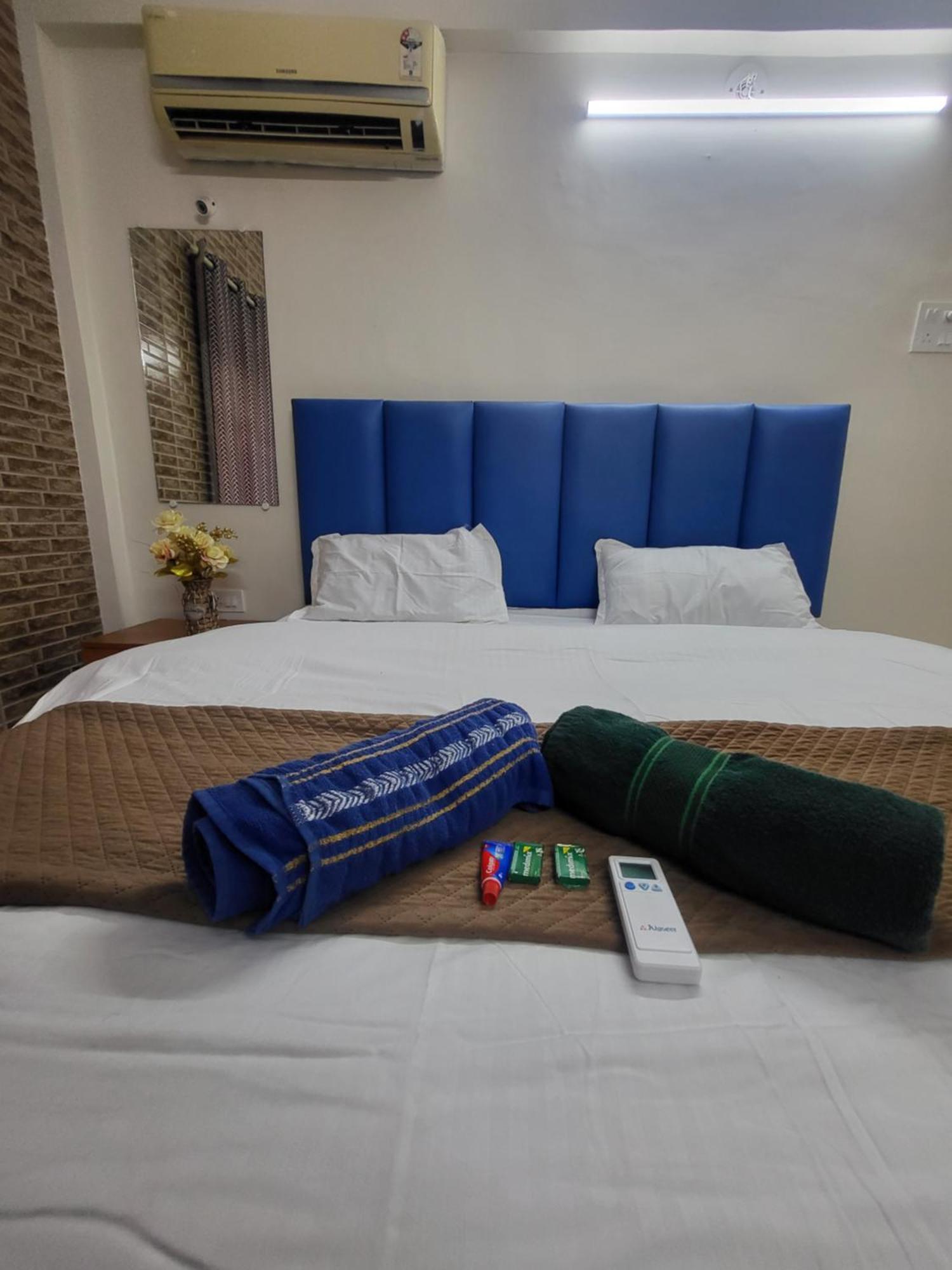 The Perfect Stays Para Disco Big Pool Cricket Turf Villa Lonavala Kültér fotó